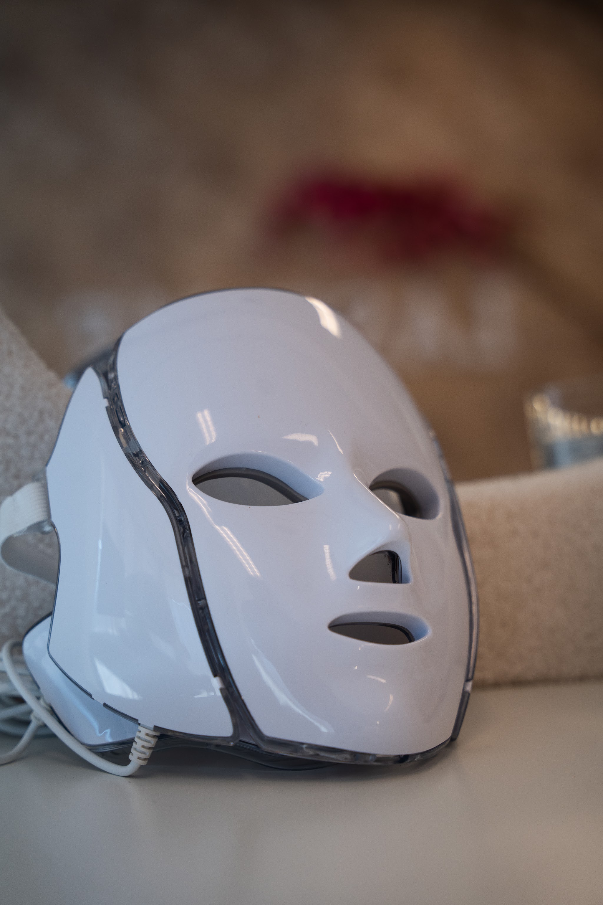 LED-gezichtsmasker in de behandelkamer